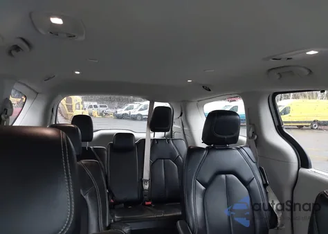 2020 Chrysler Voyager Lxi z USA, uszkodzony, nr VIN 2C4RC1DG1LR144498